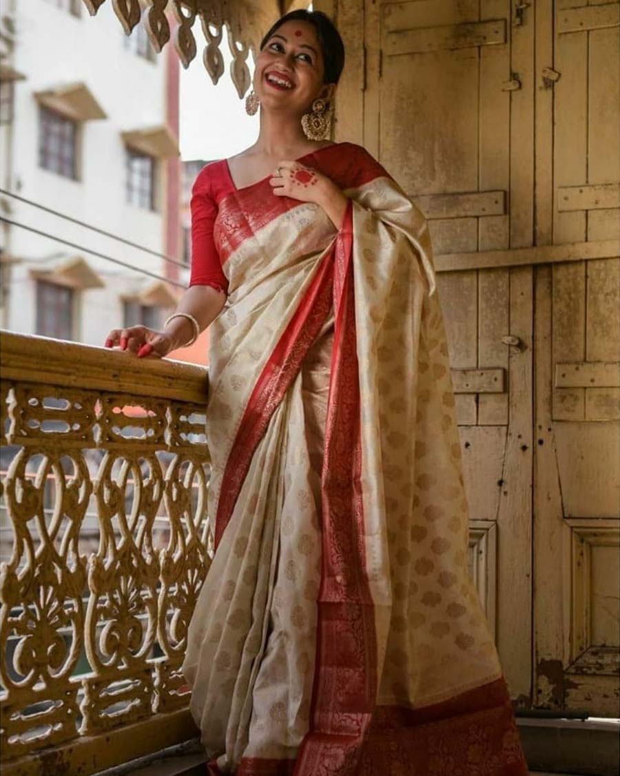 KARAGIRI Womens Cotton Cream Saree With Blouse Piece : Amazon.in: Fashion