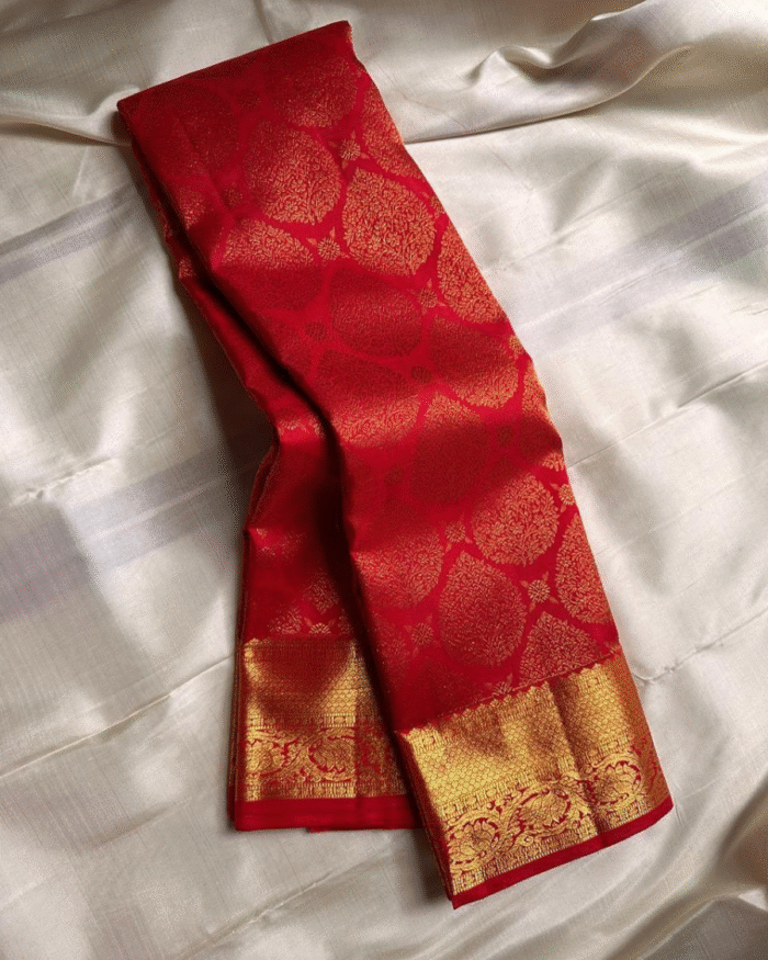 Red Color Viral Pick Soft Banarasi Silk Saree with Classy Bloue Piece - Image 3