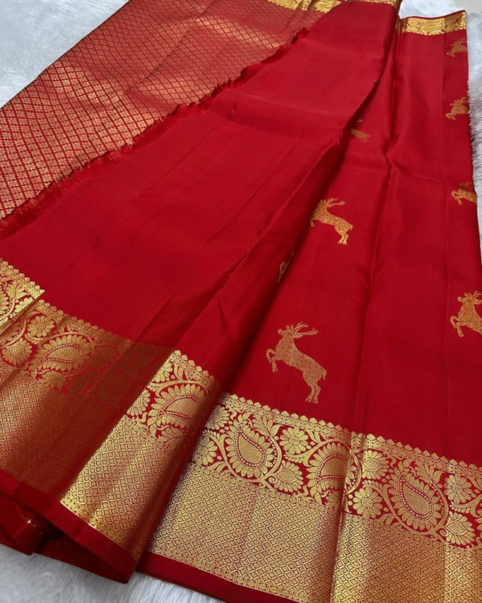 Red Color Customer Favorite Soft Banarasi Silk Saree with Classy Bloue Piece - Image 4