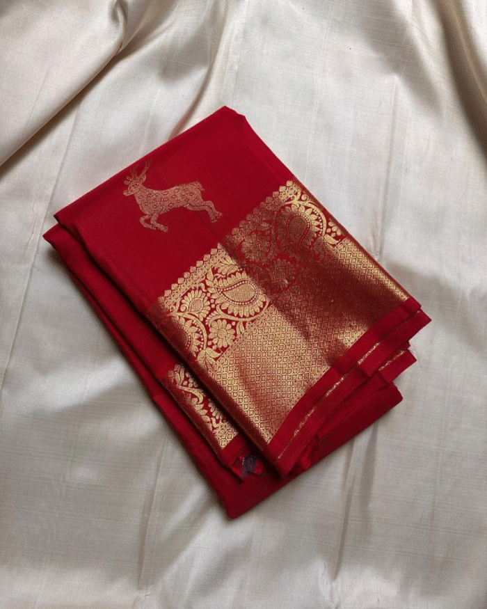 Red Color Customer Favorite Soft Banarasi Silk Saree with Classy Bloue Piece - Image 1
