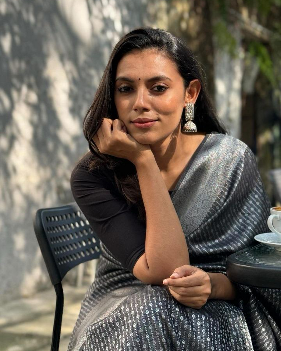 CMR-00611 Black Color New Drop Soft Banarasi Silk Saree with Classy Bloue Piece - Image 1