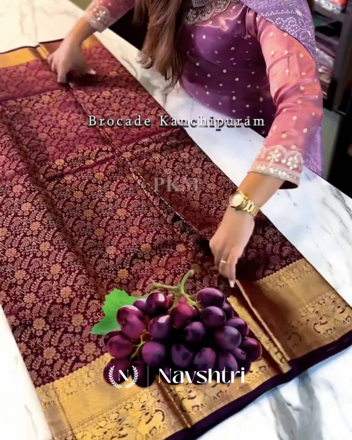 Luxurient Purple Color Soft Banarasi Silk Saree With Pure Golden Zari Work & Classy Blouse Piece - Image 7