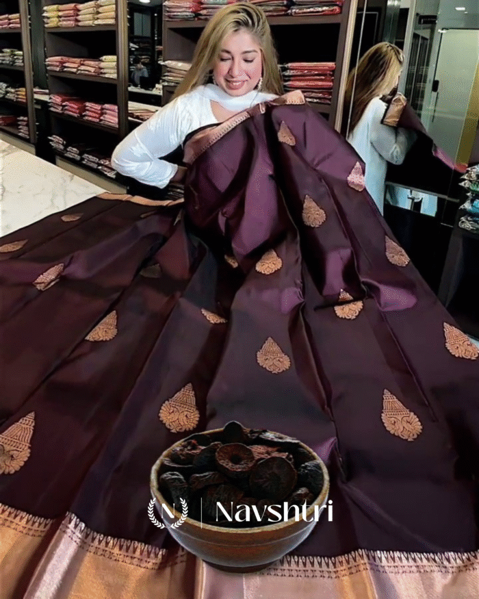 Preety Purple Color Soft Banarasi Silk Saree With Pure Golden Zari Work & Classy Blouse Piece - Image 3