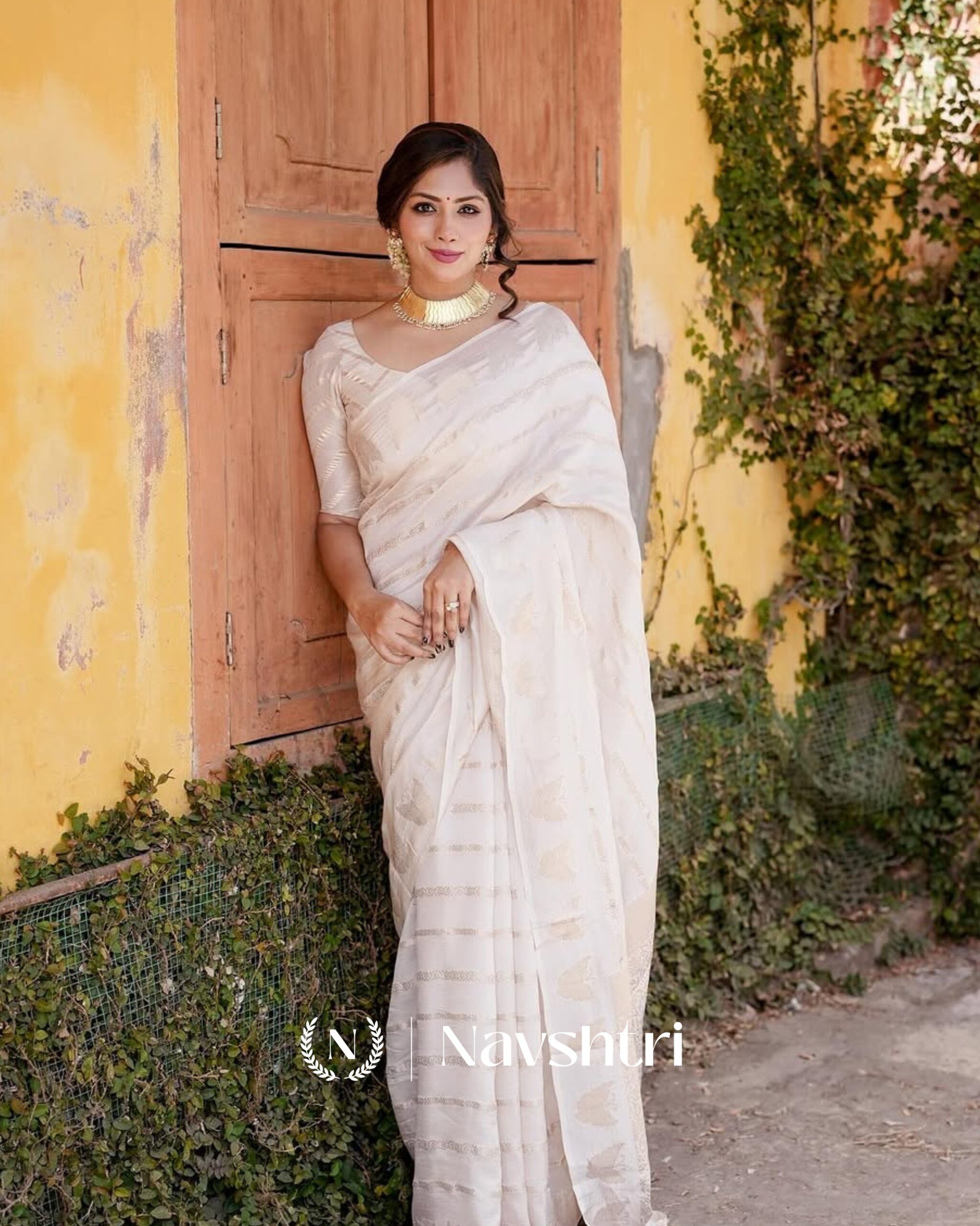 5 White Color Elite Pick Soft Banarasi Silk Saree with Classy Blouse Piece - Image 1