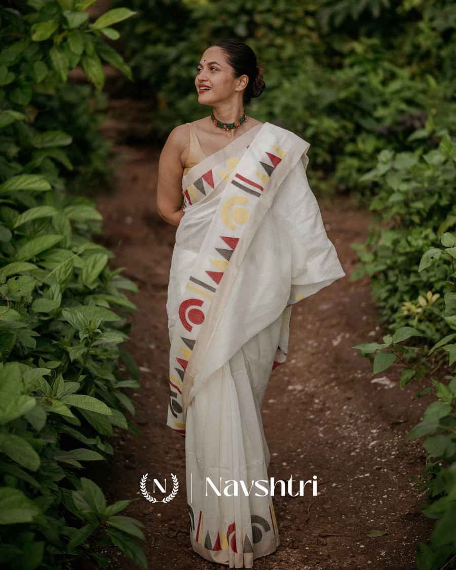 Image00001 Chitra Mandal - White Linen Saree with Border, Triangle & Half Circle Design with Blouse Piece - Image 1